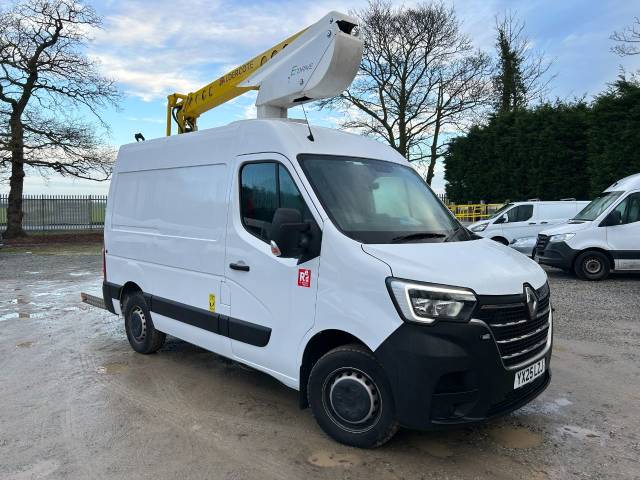 Renault Trucks Uk Master 2.3 dCi 150 3T H2 Van Red Edition MEWP Cherry Picker High roof Van Diesel White