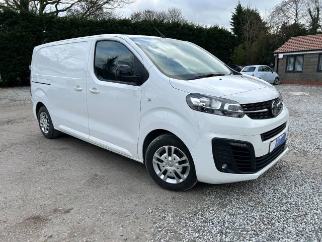 Vauxhall Vivaro 2700 1.5d 100PS Sportive H1 Van Panel Van Diesel White